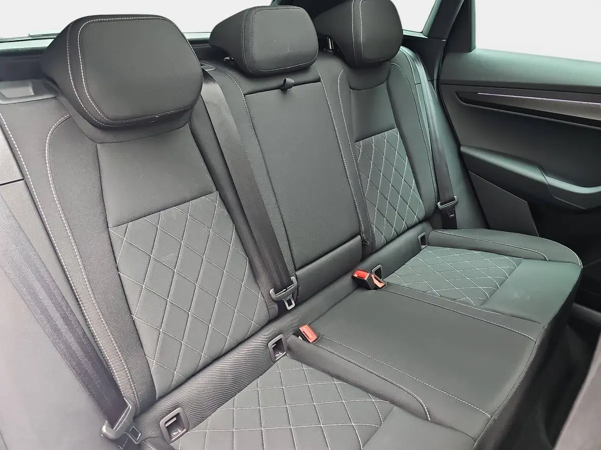 SKODA KAROQ 2.0 TSI DSG SPORTLINE 4X4 AHK PANO