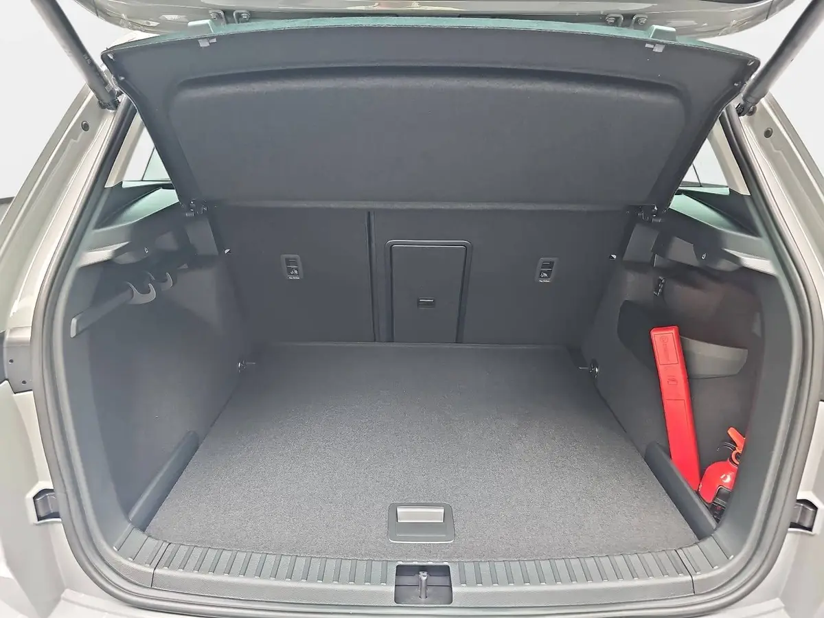 SKODA KAROQ 2.0 TDI DSG DRIVE NAVI LED AHK LM
