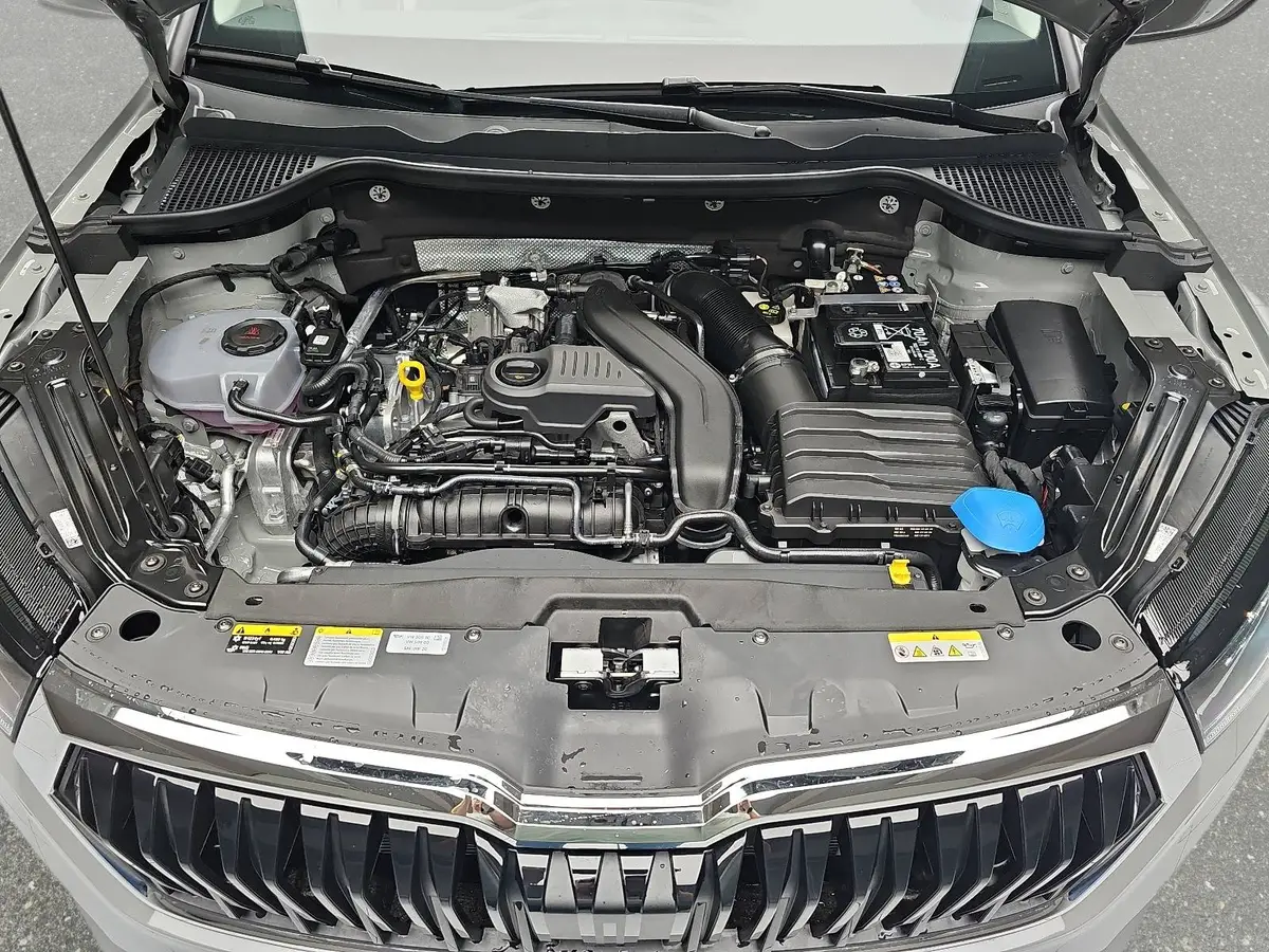 SKODA KAROQ 1.5 TSI DSG SELECTION NAVI LED ACC WINTER KAMERA A