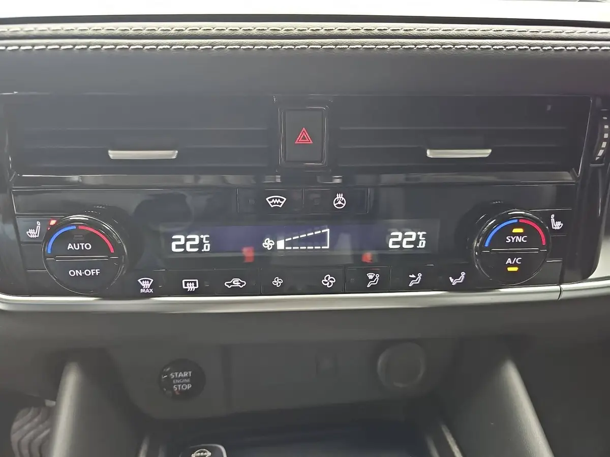 NISSAN QASHQAI 1.3 DIG-T XTRONIC N-CONNECTA PANO WINTER