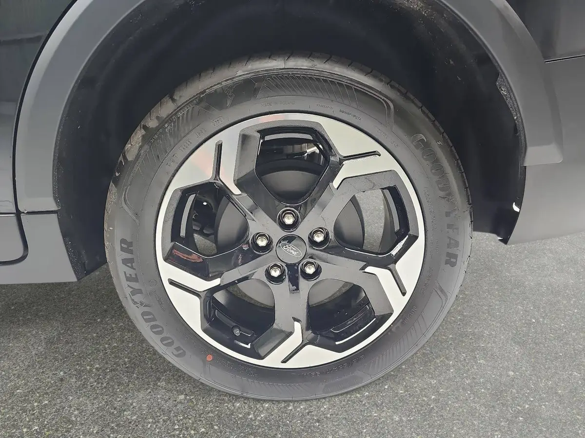 FORD TOURNEO COURIER 1.0 EB AUT. ACTIVE NAVI+ACC+WINTER+SPUR+KAMERA+LM
