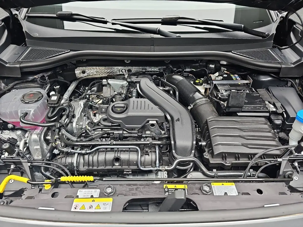 VW T-ROC 1.5 ETSI DSG R-LINE MATRIX AHK LM19