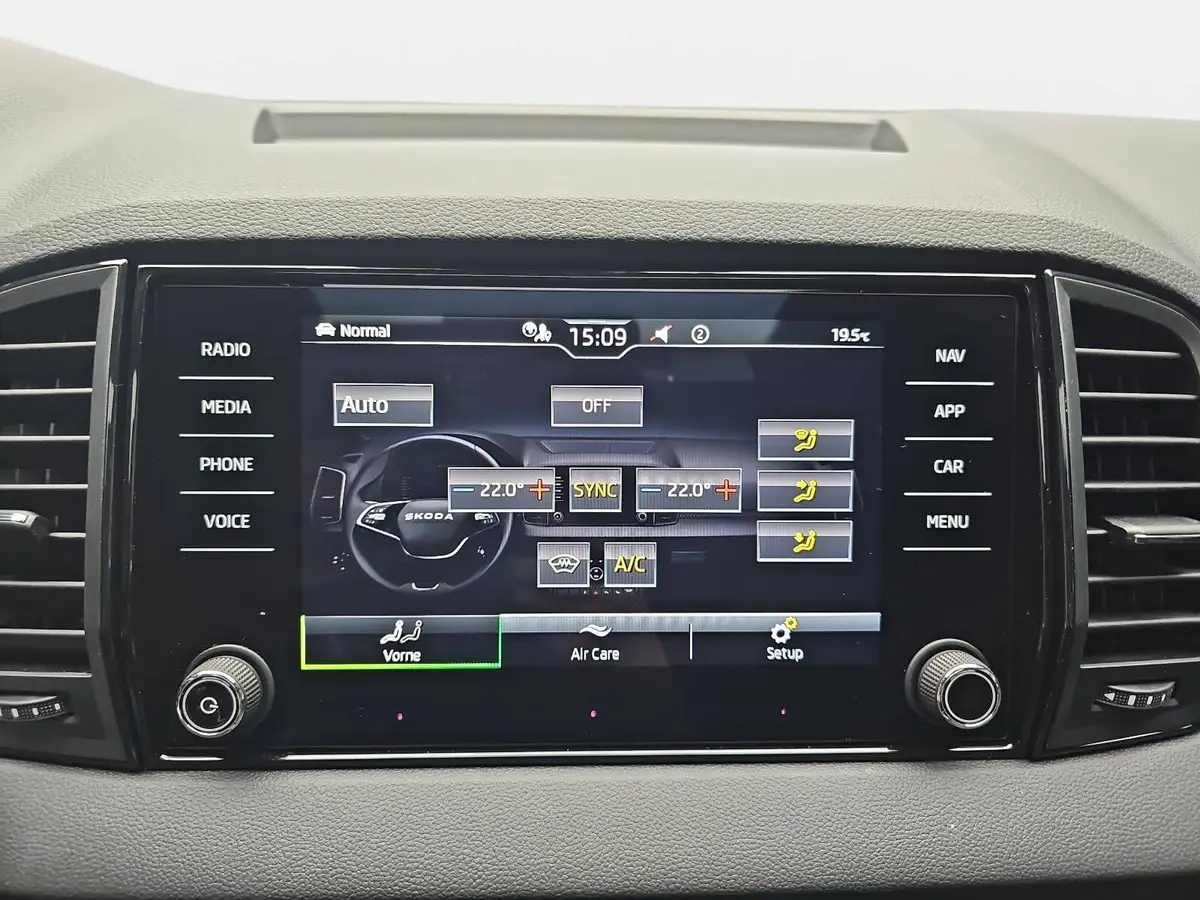 SKODA KAROQ 2.0 TDI DSG SPORTLINE 4X4 NAVI LED