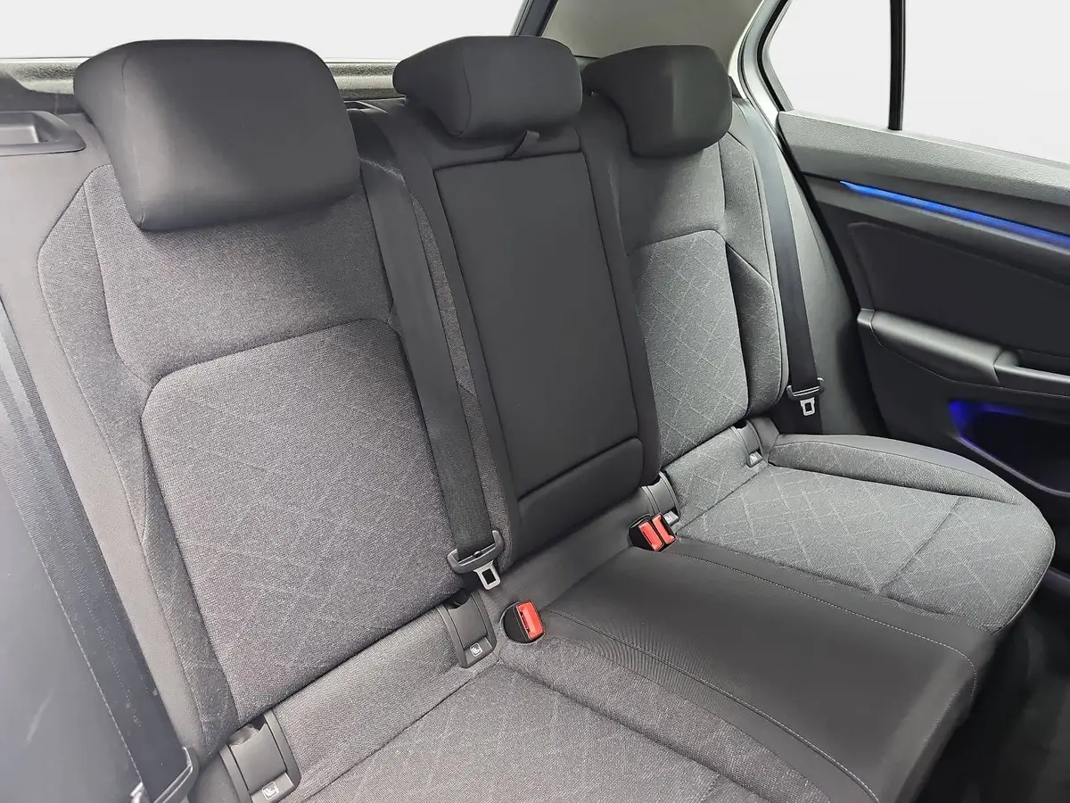 VW GOLF VIII 2.0 TDI LIFE NAVI LED KAMERA LM