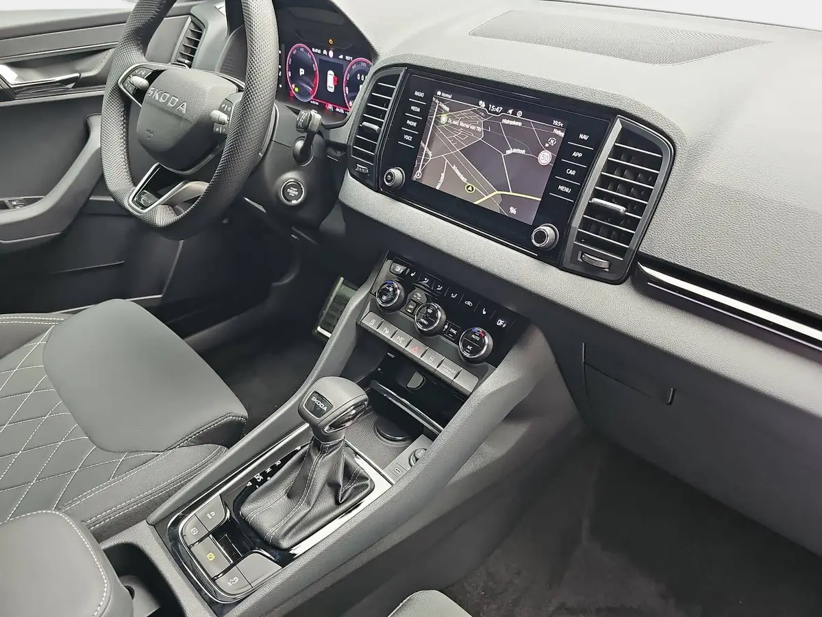 SKODA KAROQ 1.5 TSI DSG SPORTLINE NAVI LED-MATRIX PANO CANTON