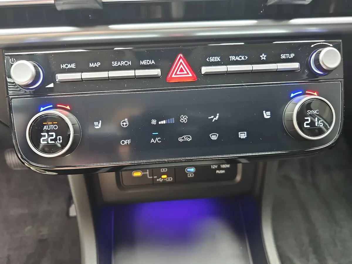 HYUNDAI TUCSON 1.6 T-GDI DCT7 4WD NAVI LED KRELL KLIMAAUTO 4XSITZ