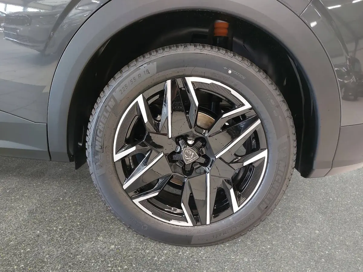 PEUGEOT 3008 1.2 HYBRID 145 E-DSC6 GT NAVI KLIMA LED AHK LM19