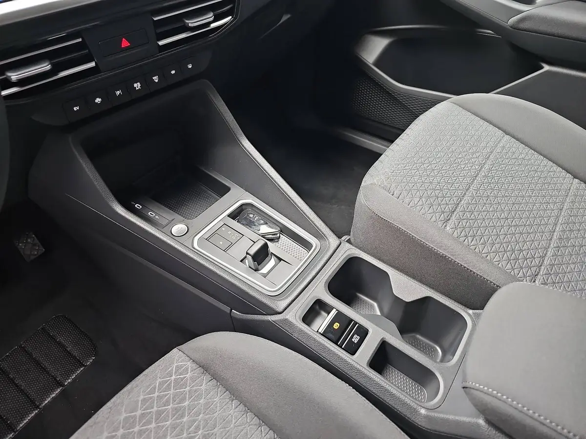 FORD TOURNEO CONNECT 1.5 EB AUTO. PHEV L2 GRAND TITANIUM NAVI LED KLIMA