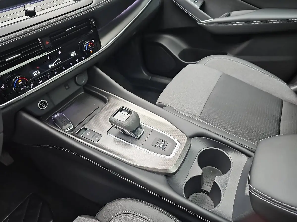 NISSAN QASHQAI 1.3 DIG-T MHEV AUTO. N-CONNECTA WINTER KOMFORT PANORAMA