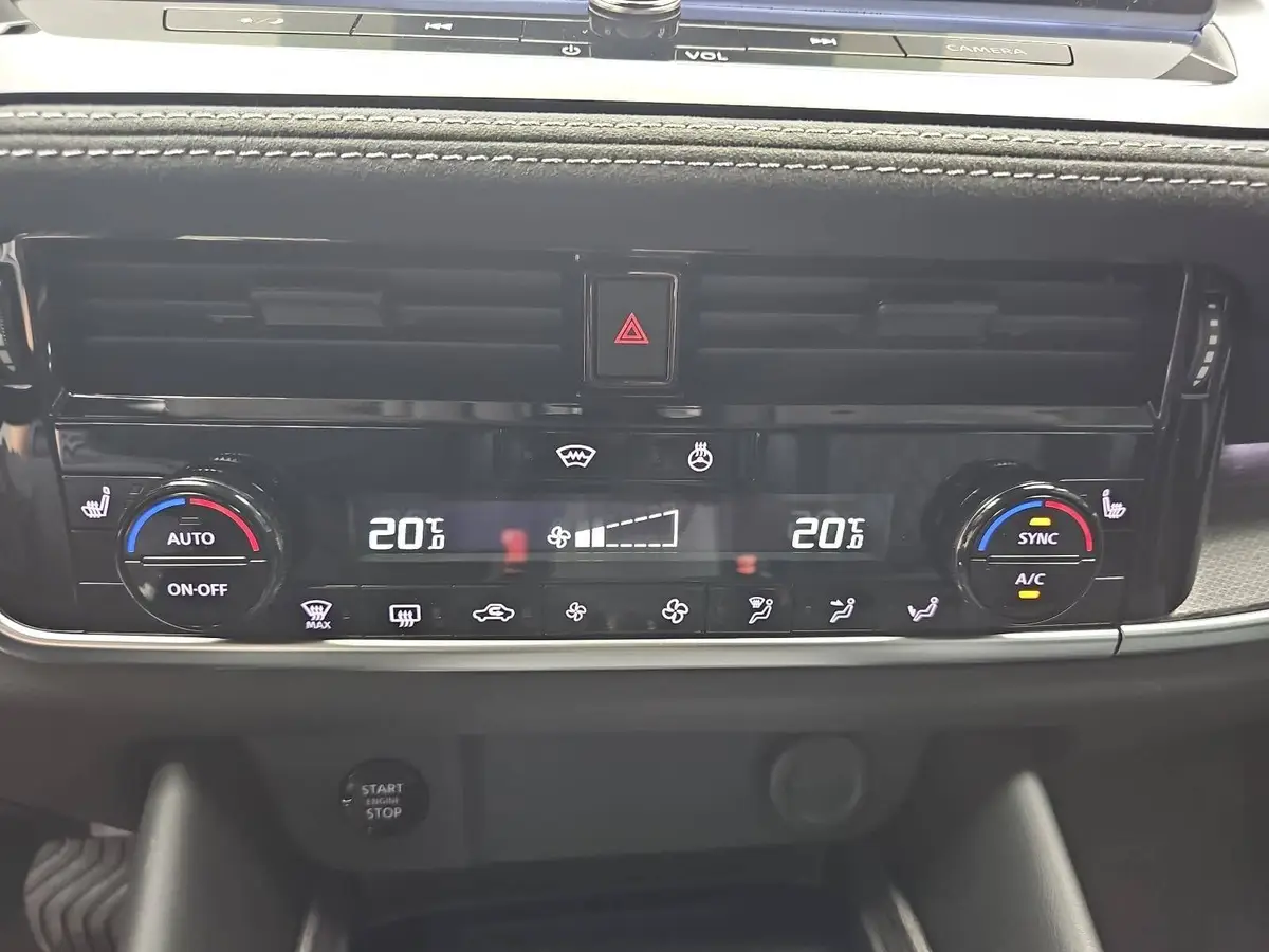 NISSAN QASHQAI 1.3 DIG-T MHEV AUTO. MJ27 TEKNA PREMIUM PAKET 2-FARBEN