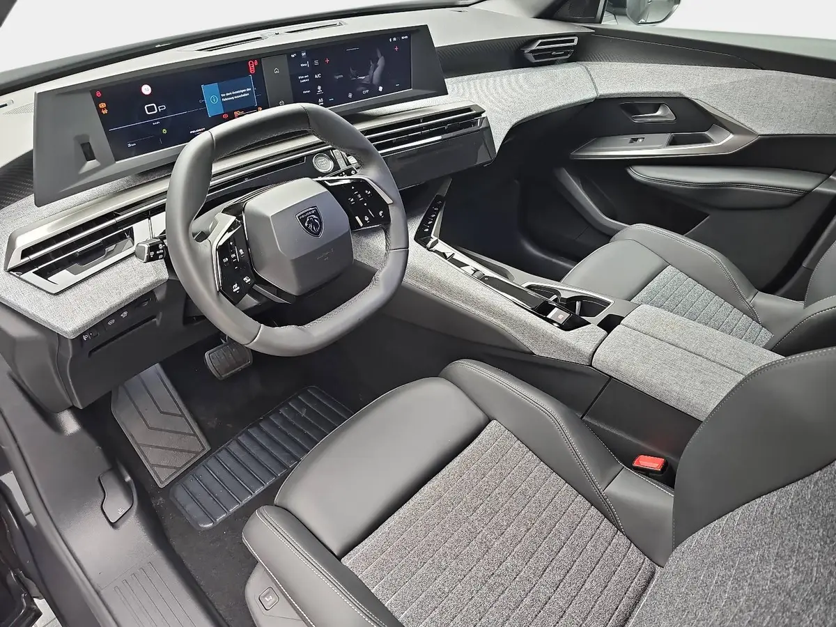 PEUGEOT 5008 1.2 HYBRID 145 E-DSC6 ALLURE KLIMA LED 7-S DAB 360