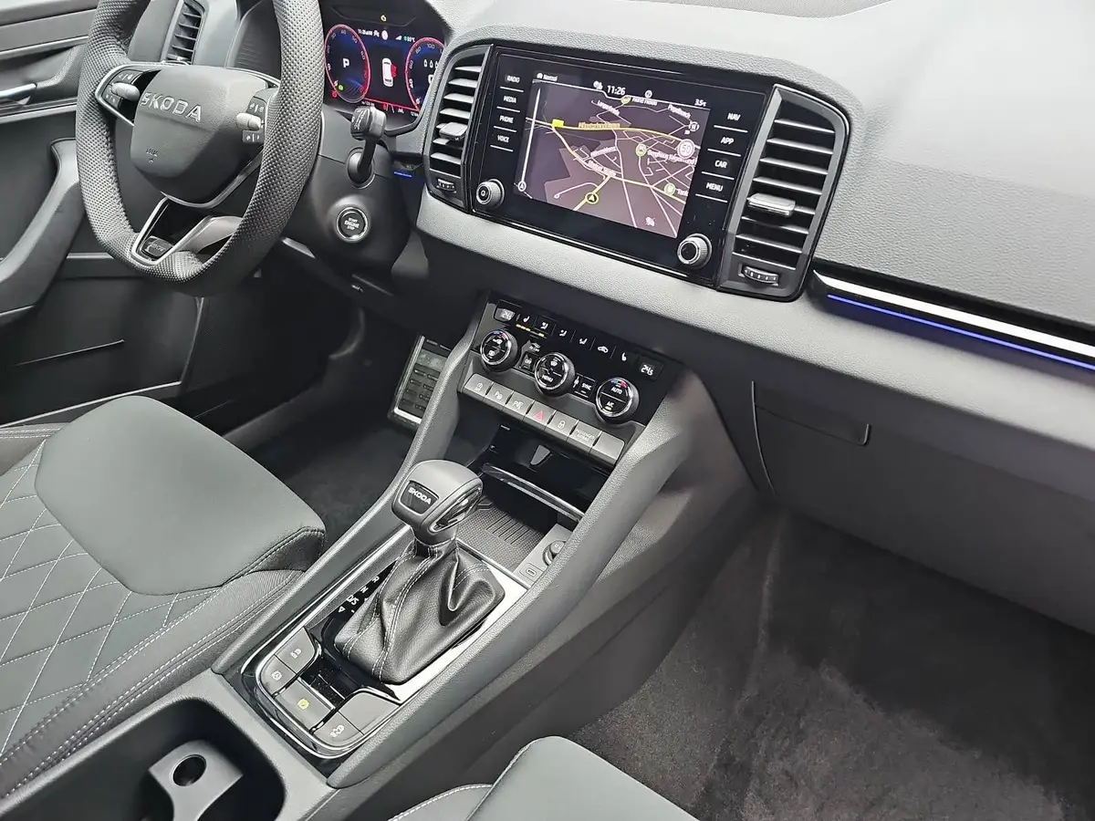 SKODA KAROQ 1.5 TSI DSG SPORTLINE NAVI LED-MATRIX PANO WINTER 