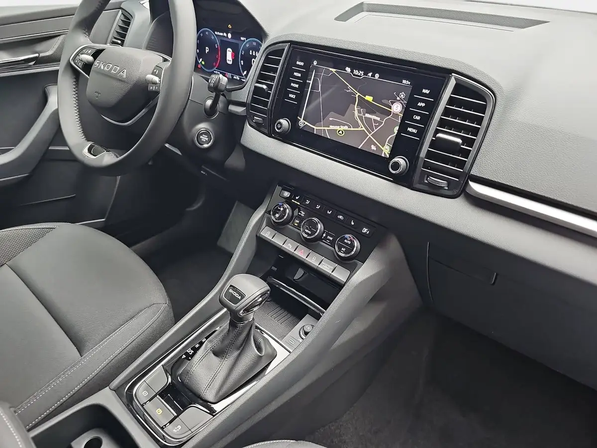 SKODA KAROQ 1.5 TSI DSG SELECTION LED ACC AHK
