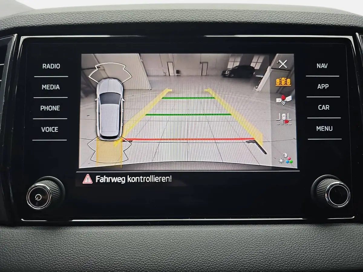 SKODA KAROQ 1.5 TSI DSG DRIVE NAVI LED AHK LM