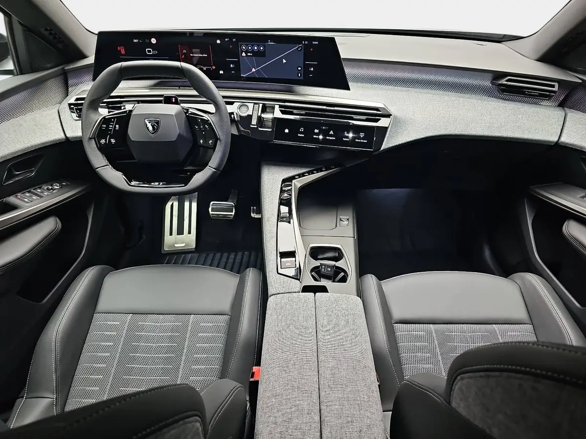PEUGEOT 5008 1.2 HYBRID 145 E-DSC6 GT KLIMA LED 7-S DAB 360° AH