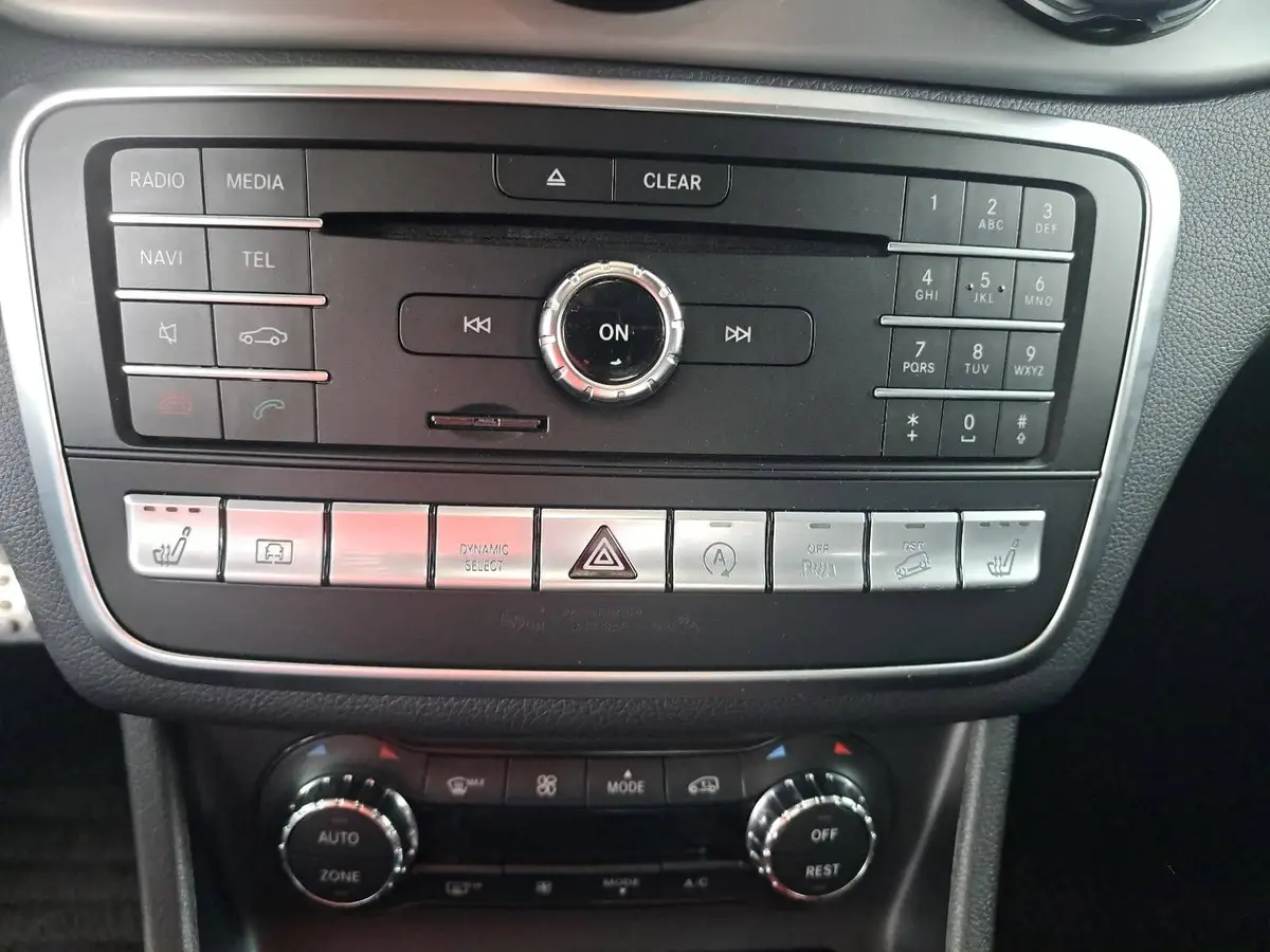 MERCEDES-BENZ GLA 250 AUTO. AMG LINE 4MATIC NAVI