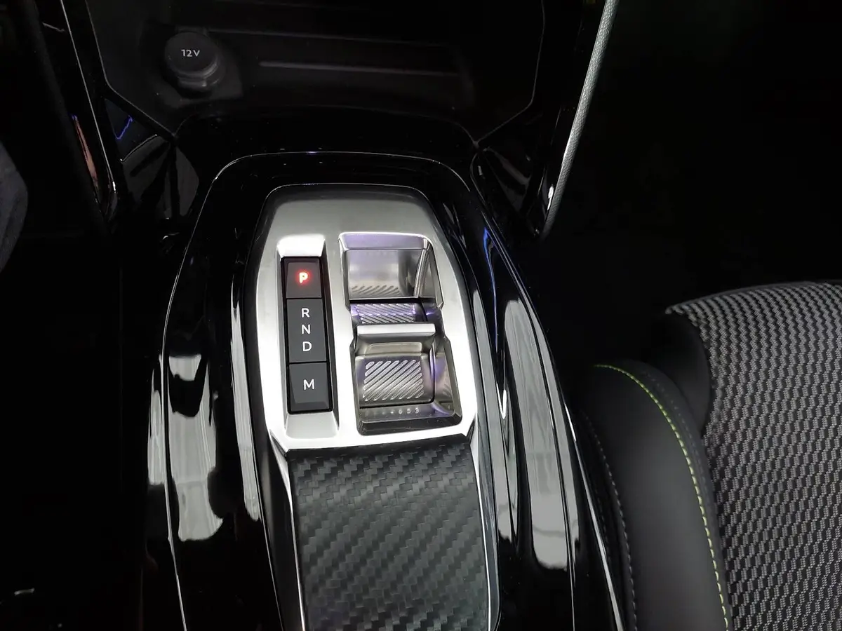 PEUGEOT 208 1.2 HYBRID 110 E-DSC6 GT KLIMA LED MIRROR-SCREEN K