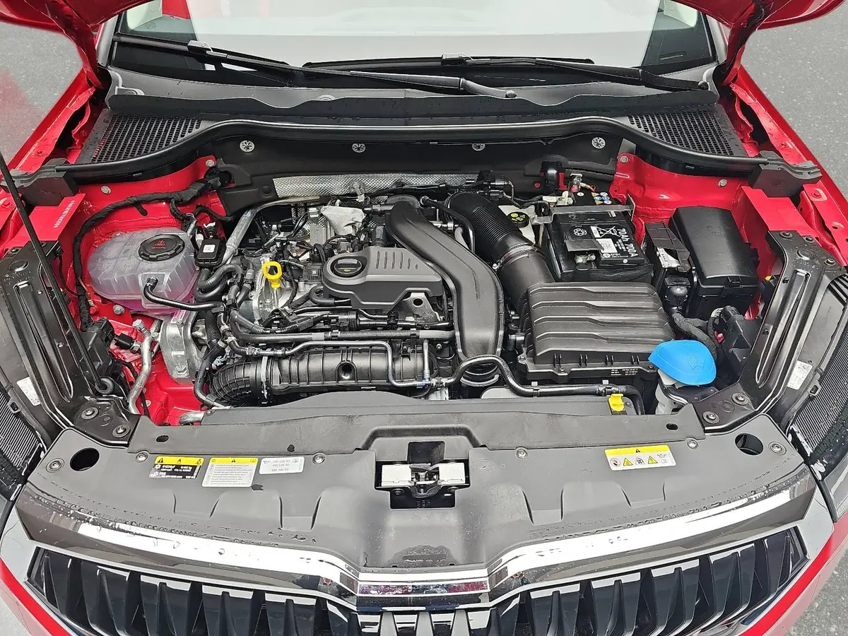 SKODA KAROQ 1.5 TSI DSG SELECTION NAVI LED ACC WINTER KAMERA A