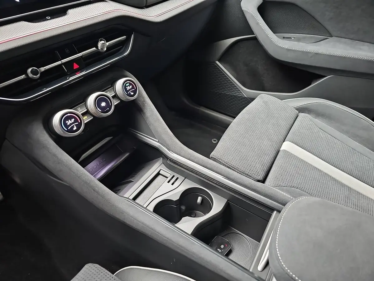 SKODA KODIAQ 2.0 TDI DSG SPORTLINE 4X4 NAVI LED ACC PANO 7S AHK