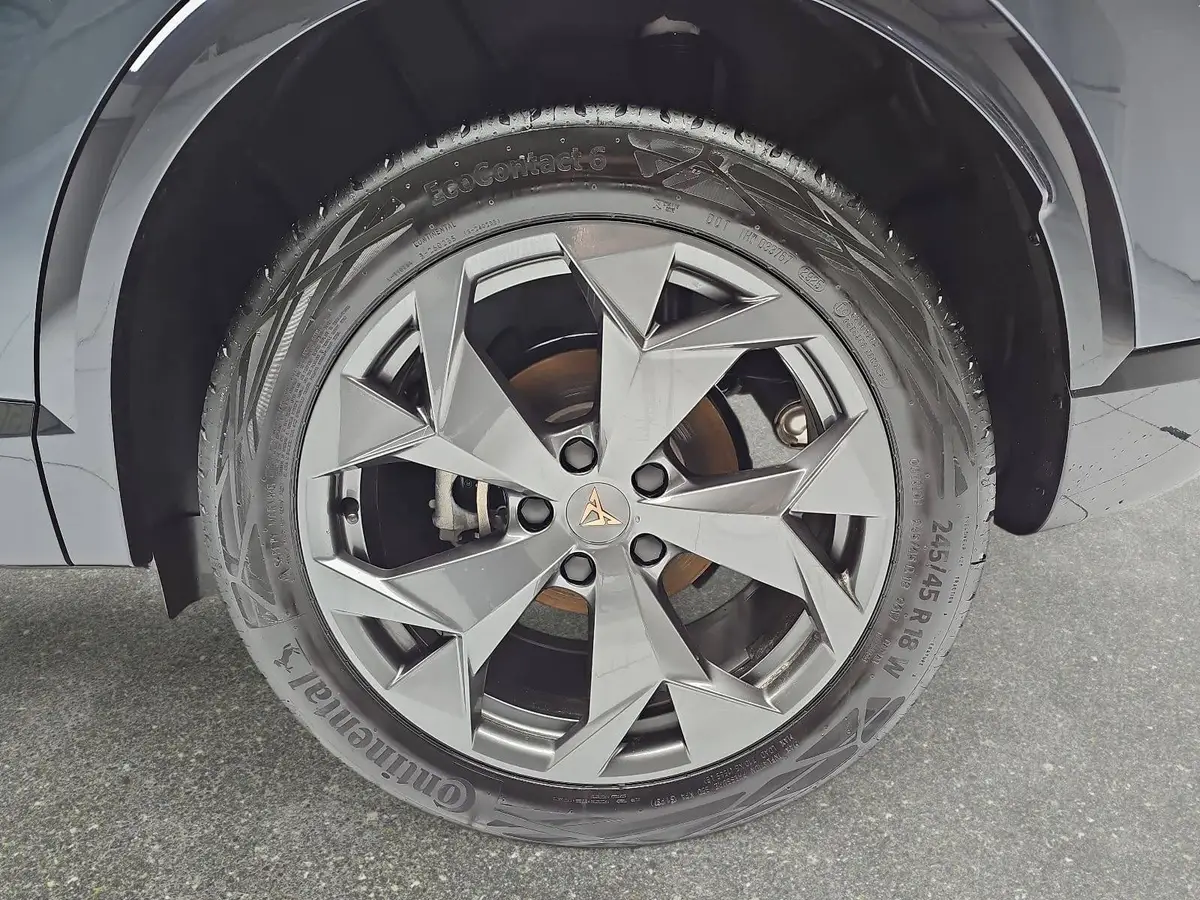 CUPRA FORMENTOR 1.5 ETSI DSG NAVI LED-MATRIX PANO EL.HECKK. ACC KA