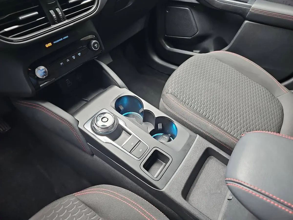 FORD KUGA 1.5 EB AUTO. ST-LINE NAVI LED KLIMAAUTO WINTER SIC