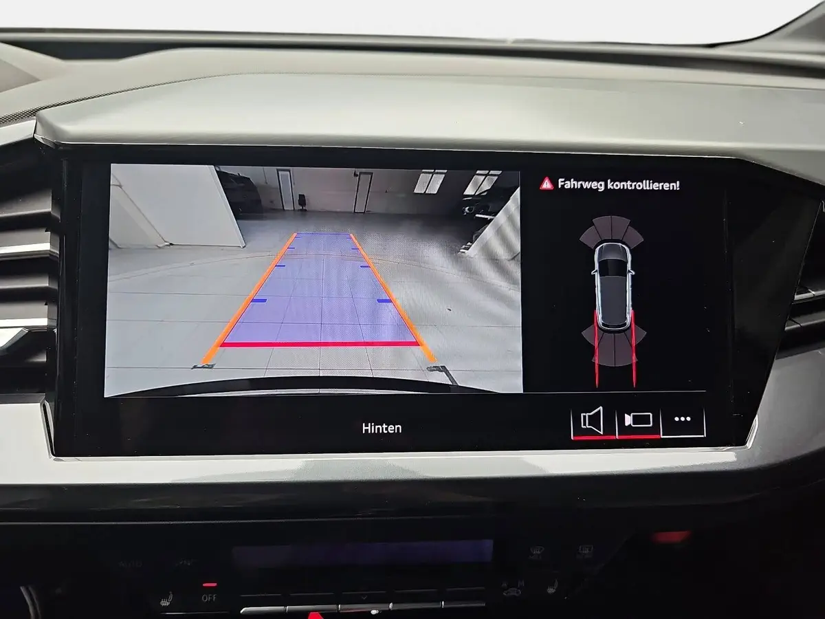 AUDI Q4 45 E-TRON S-LINE NAVI MATRIX KAMERA