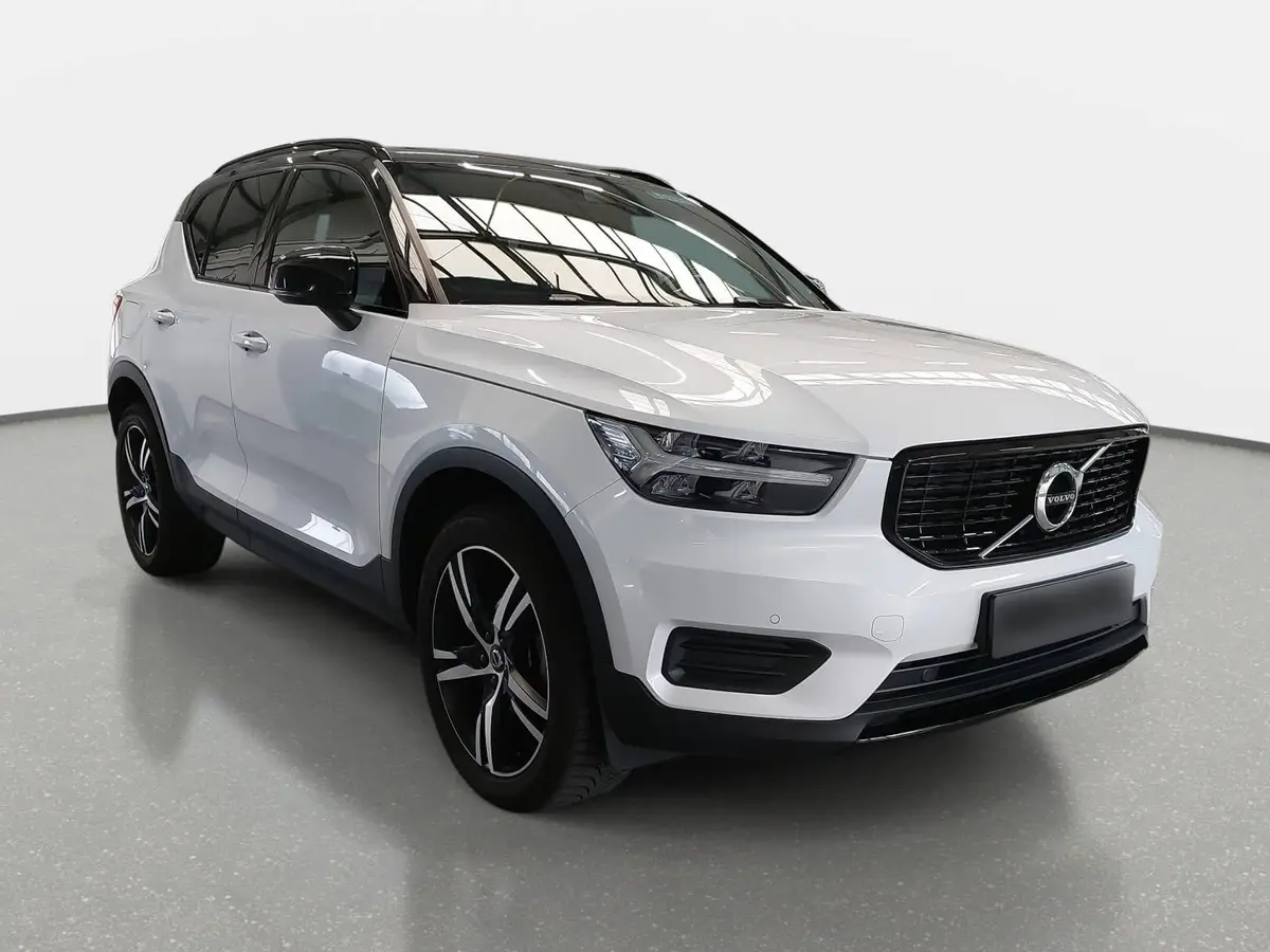 VOLVO XC40 T3 2WD R-DESIGN LED GRA WINTER LM