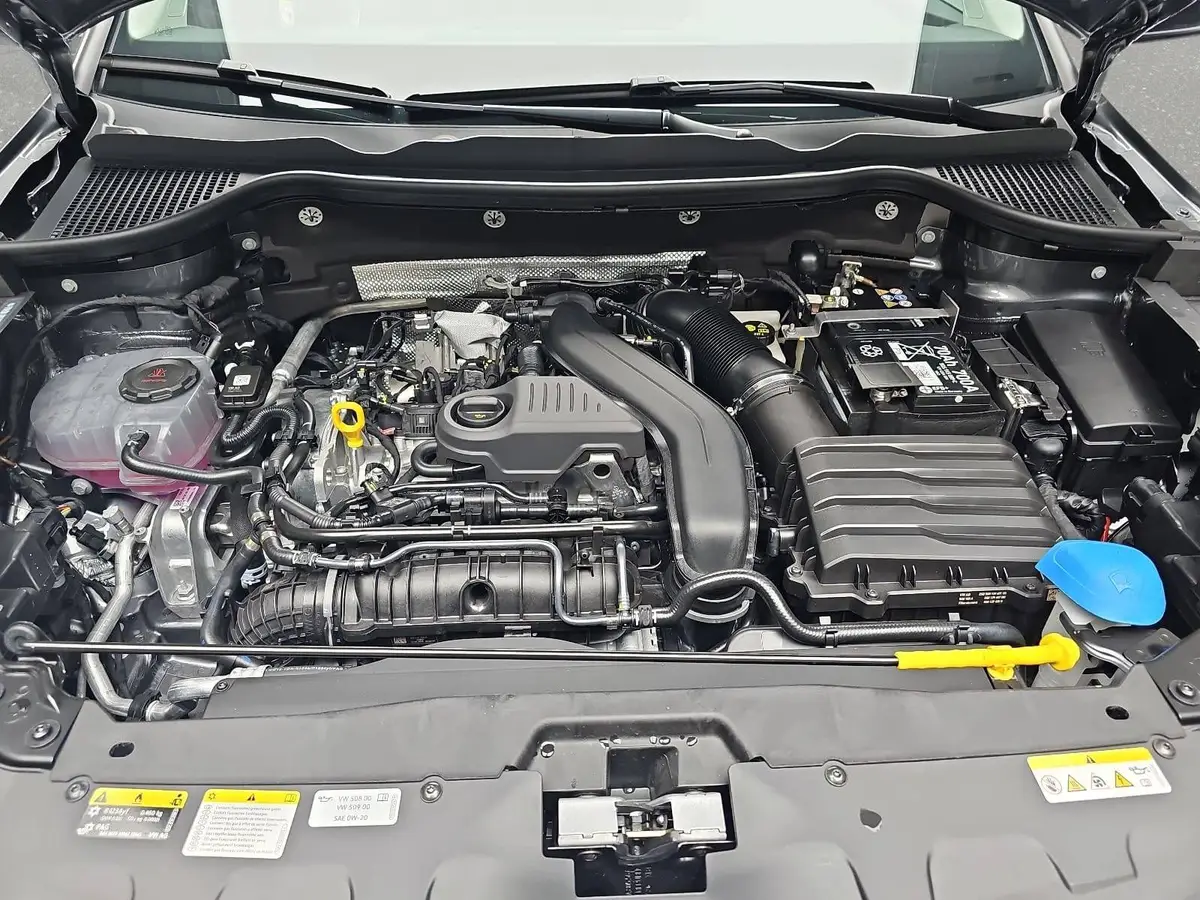 SKODA KAROQ 1.5 TSI DSG SELECTION LED ACC AHK