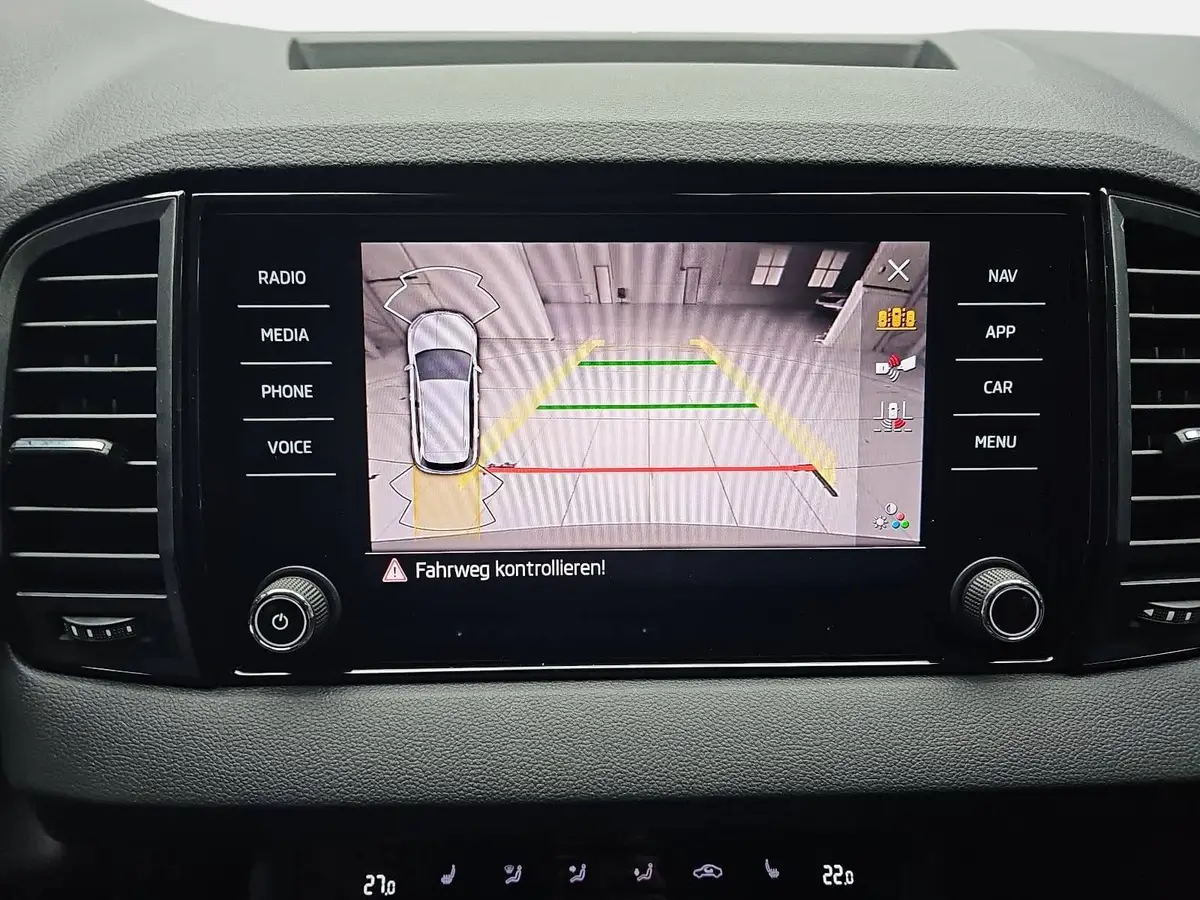 SKODA KAROQ 1.5 TSI DSG SELECTION LED ACC AHK