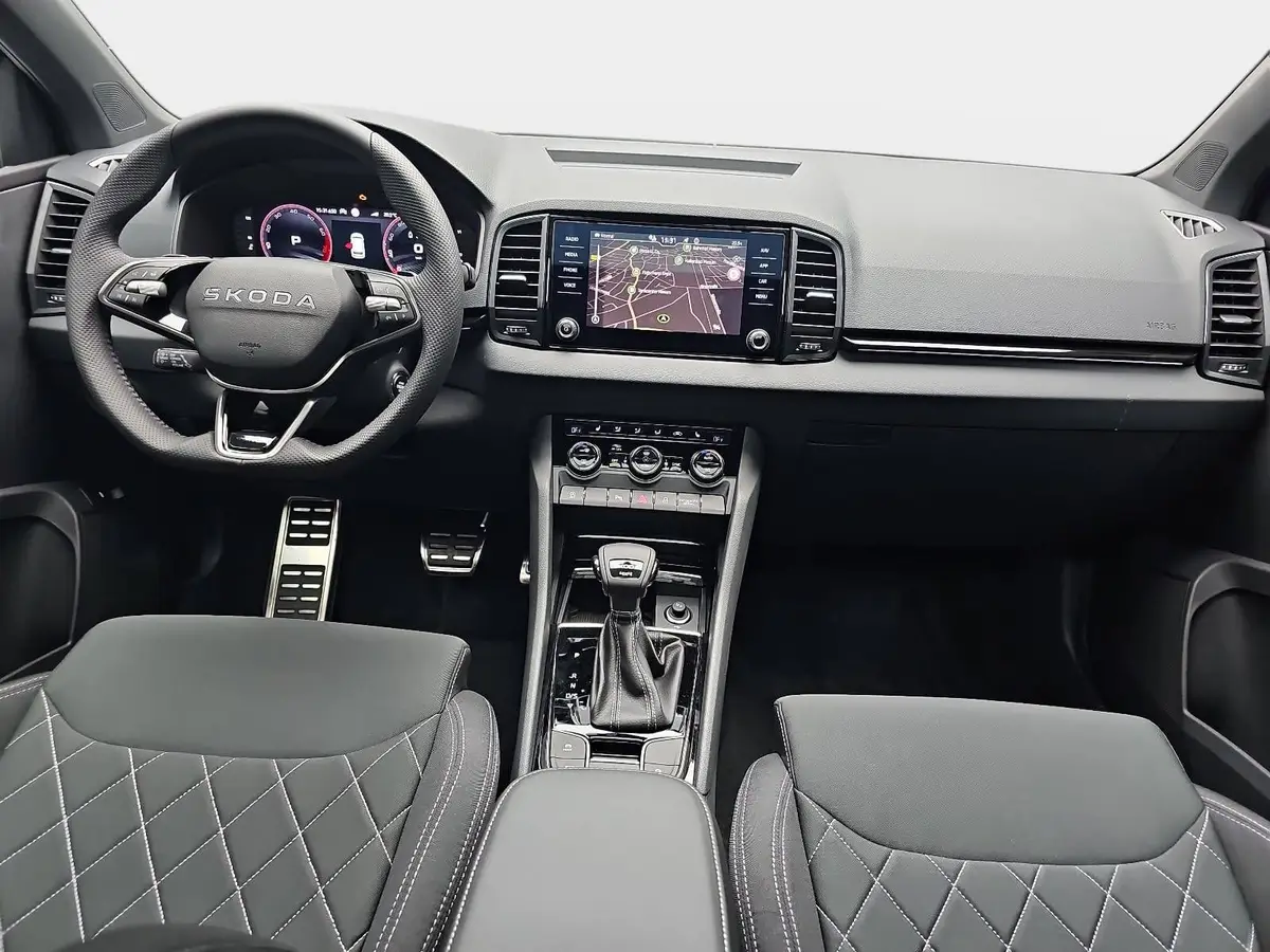 SKODA KAROQ 2.0 TSI DSG SPORTLINE 4X4 AHK PANO
