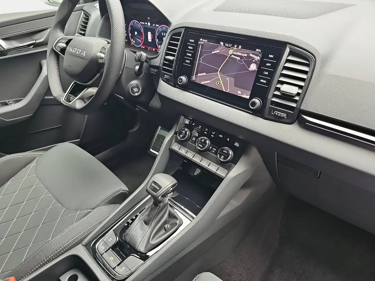 SKODA KAROQ 1.5 TSI DSG SPORTLINE NAVI LED-MATRIX PANO CANTON