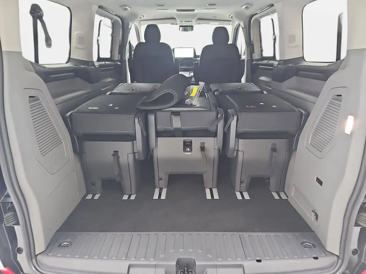 FORD TOURNEO CUSTOM 2.0 ECOBLUE AUTO. L1 TITANIUM X NAVI LED AHK