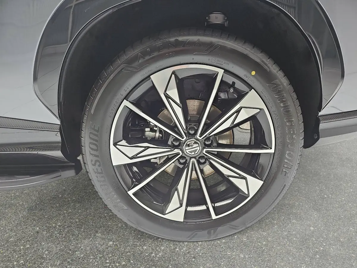 MG HS 1.5 PLUG-IN-HYBRID LUXURY LEDER 360-GRAD-KAMERA 19-ZOLL-LM