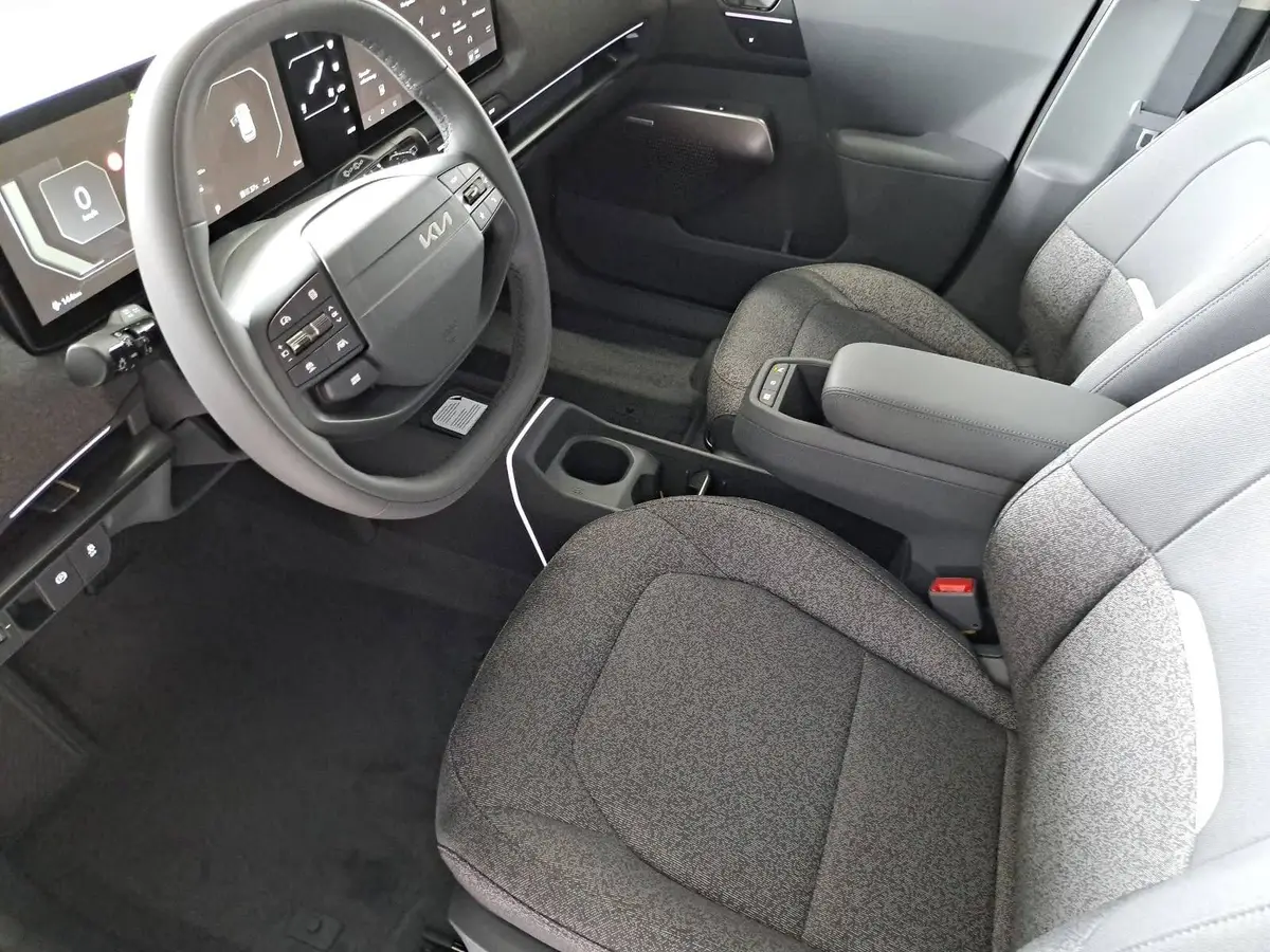 KIA EV2 61.0 KWH EARTH MJ27 4SITZE WINTER-CONNECT TECHN DRIVEWISE-PARK DESIGN