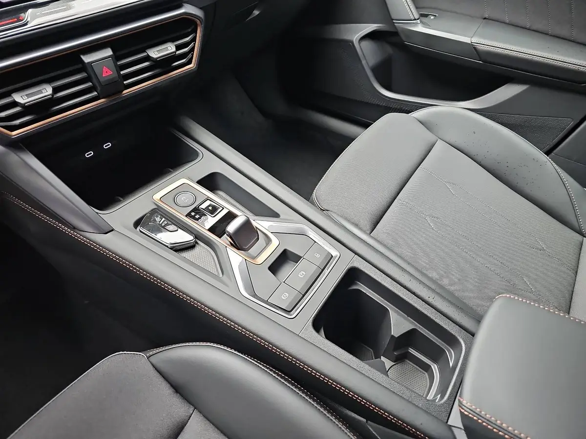 CUPRA FORMENTOR 1.5 ETSI DSG NAVI LED ACC SPURPAKET EL.HECKKL. KAM