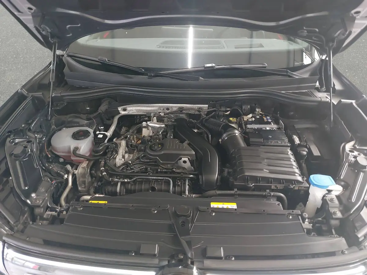 VW TIGUAN 1.5 ETSI DSG R-LINE NAVI LED-MATRIX HUD IQ-DRIVE P