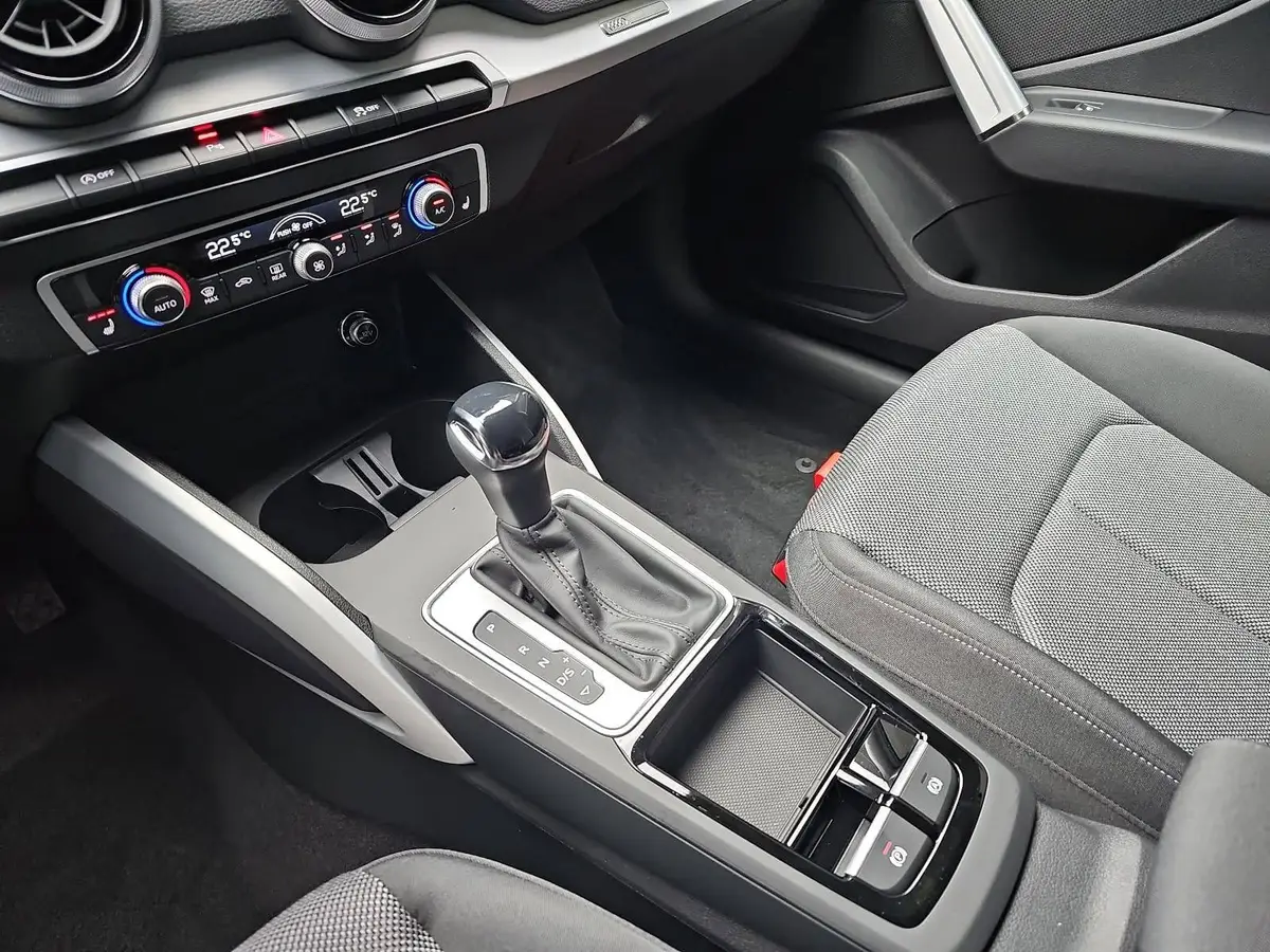 AUDI Q2 35 TFSI S-TRONIC S LINE NAVI LED ACC EL.HECKKL. WI