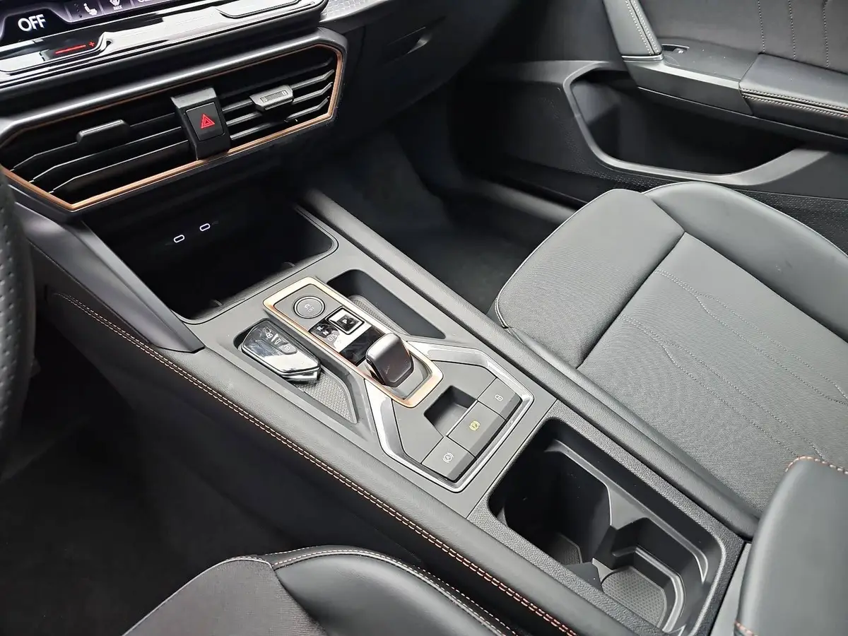 CUPRA FORMENTOR 1.5 E-HYBRID PHEV DSG LED-HD KLIMAAUTO AUDIO MIRRO