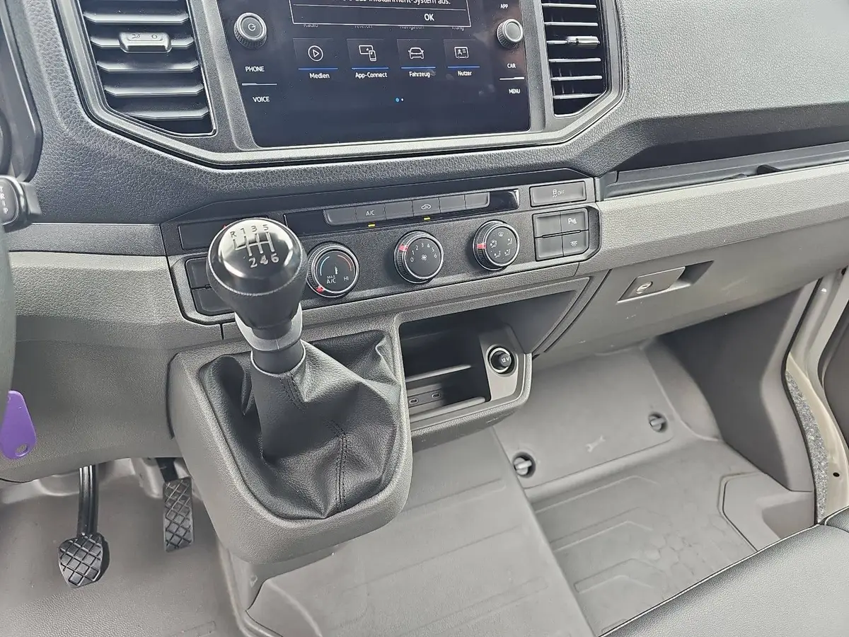 VW CRAFTER 35 TDI L3H3 FWD NAVI KLIMA 3-SITZER PDC AHK
