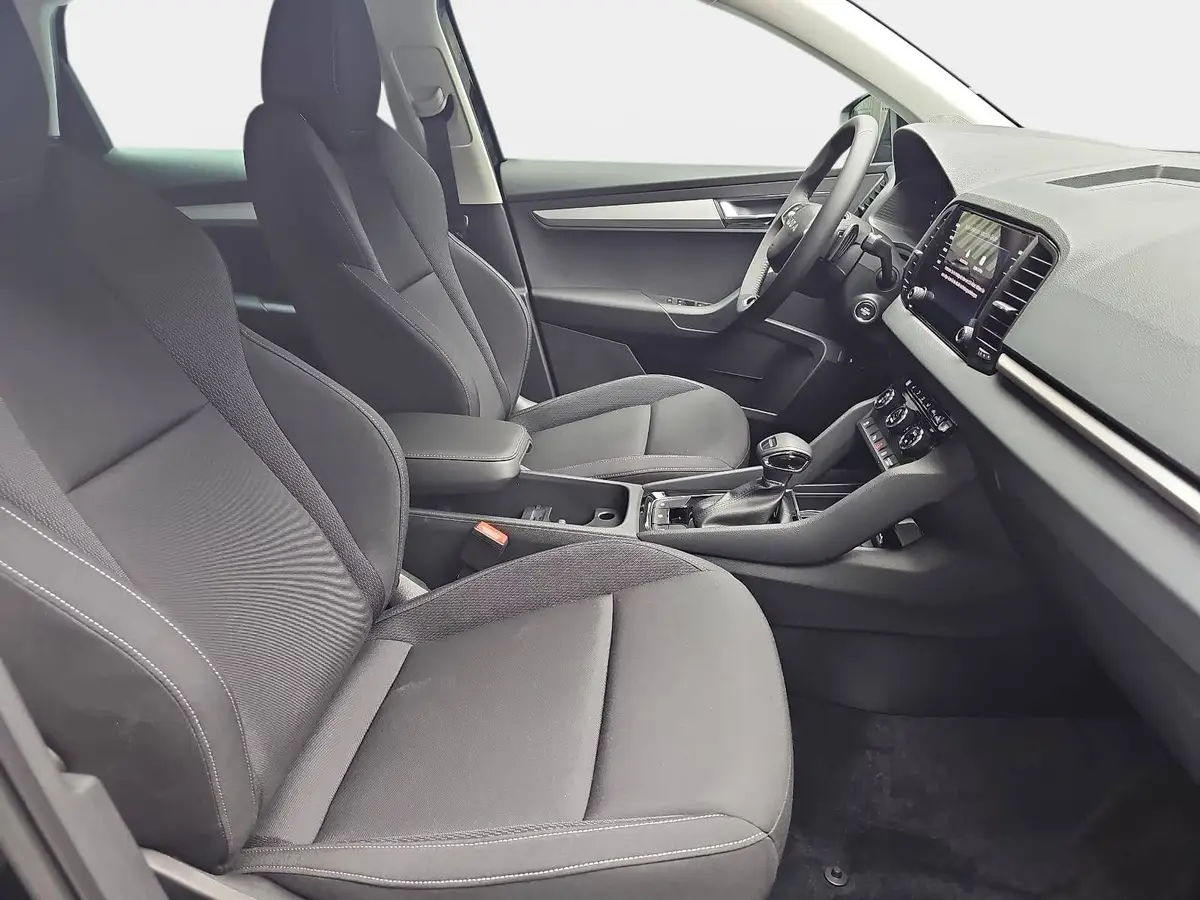 SKODA KAROQ 1.5 TSI DSG LED KAMERA PDC AHK LM