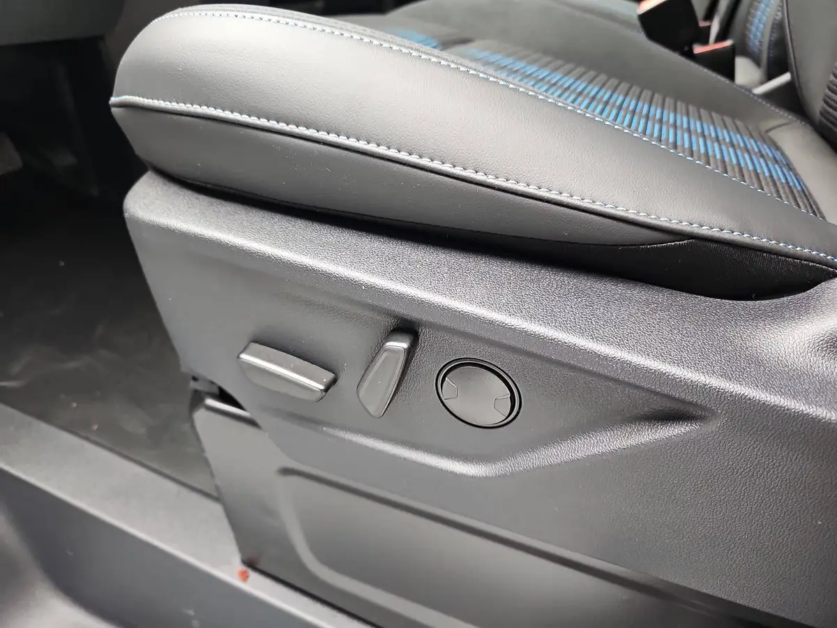 FORD TRANSIT CUSTOM 2.0 ECOBLUE AUTO. 320 L1H1 SPORT FWD KLIMA LED LM