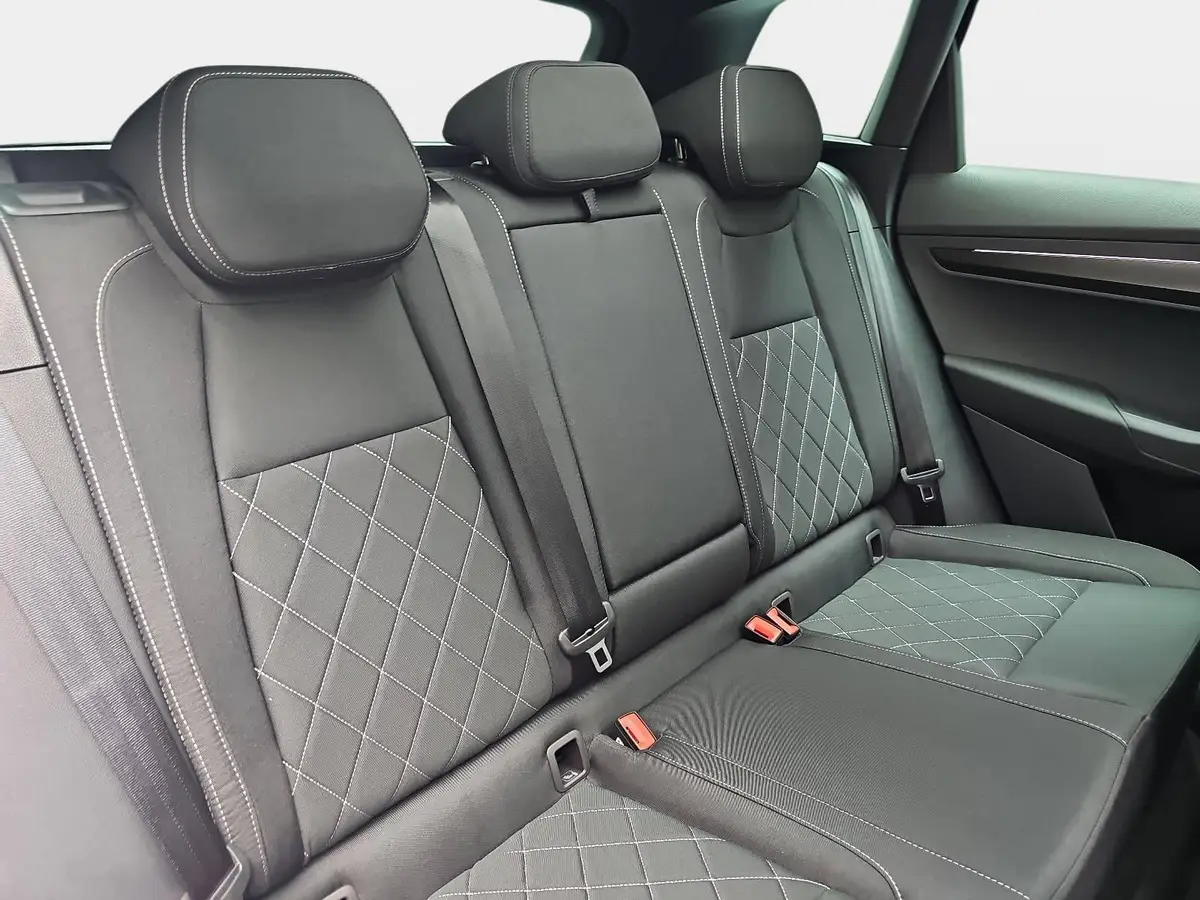 SKODA KAROQ 2.0 TSI DSG SPORTLINE 4X4 LED ACC AHK