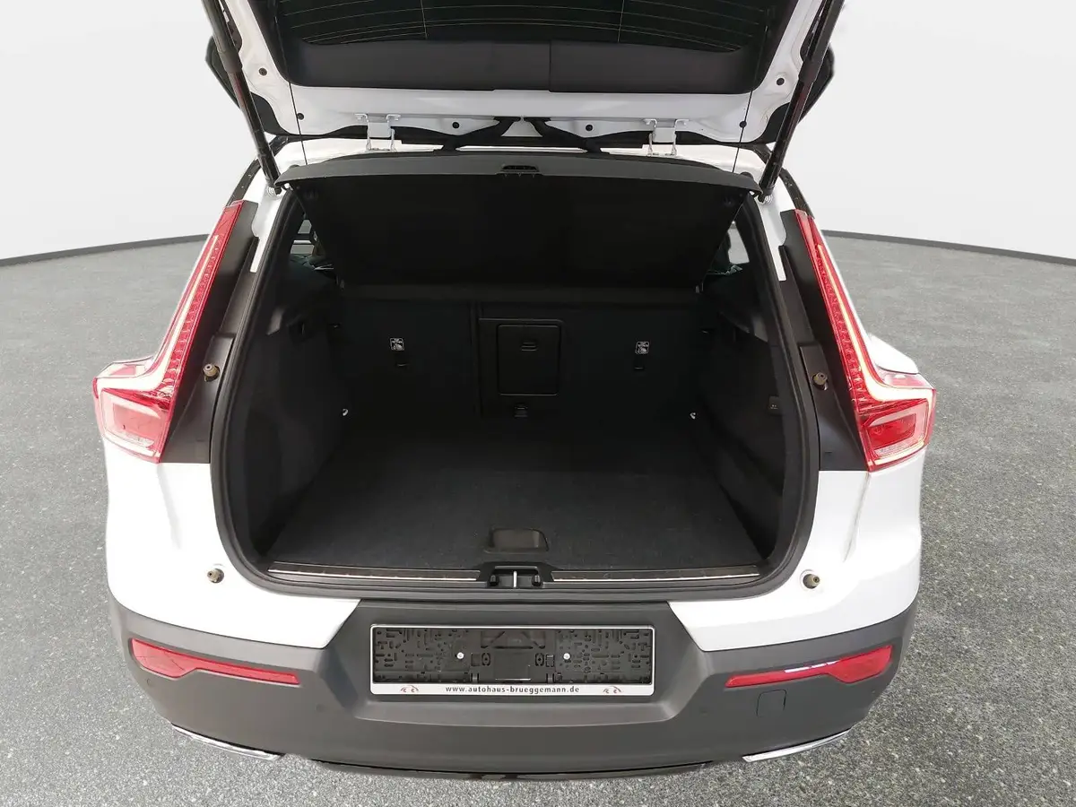 VOLVO XC40 T3 2WD R-DESIGN LED GRA WINTER LM