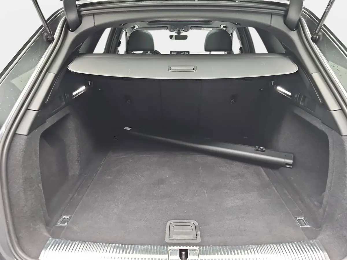 AUDI A4 AVANT 30 TDI S-TRONIC S LINE NAVI LED PANO BLACK-L