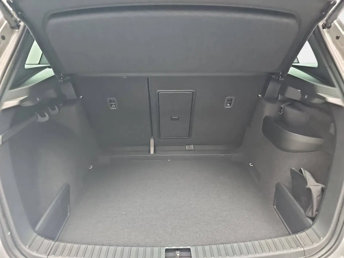 SKODA KAROQ 2.0 TDI DSG SPORTLINE 4X4 NAVI LED
