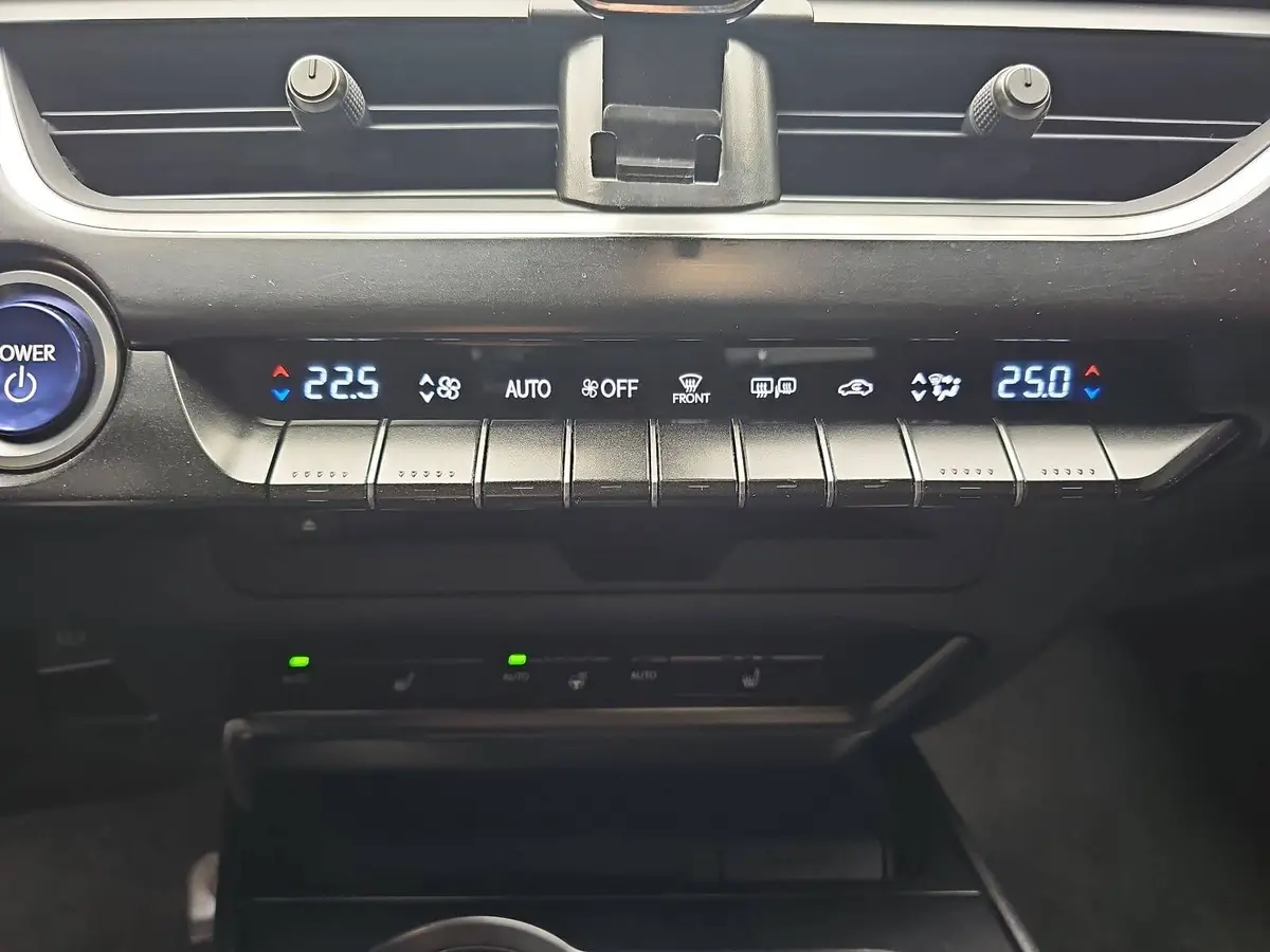 LEXUS UX 200H LED ACC LM18