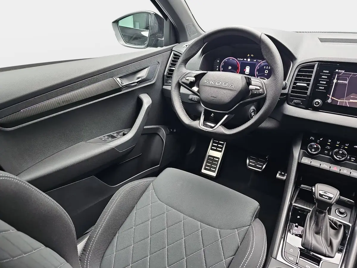 SKODA KAROQ 2.0 TDI DSG SPORTLINE 4X4 PANO AHK