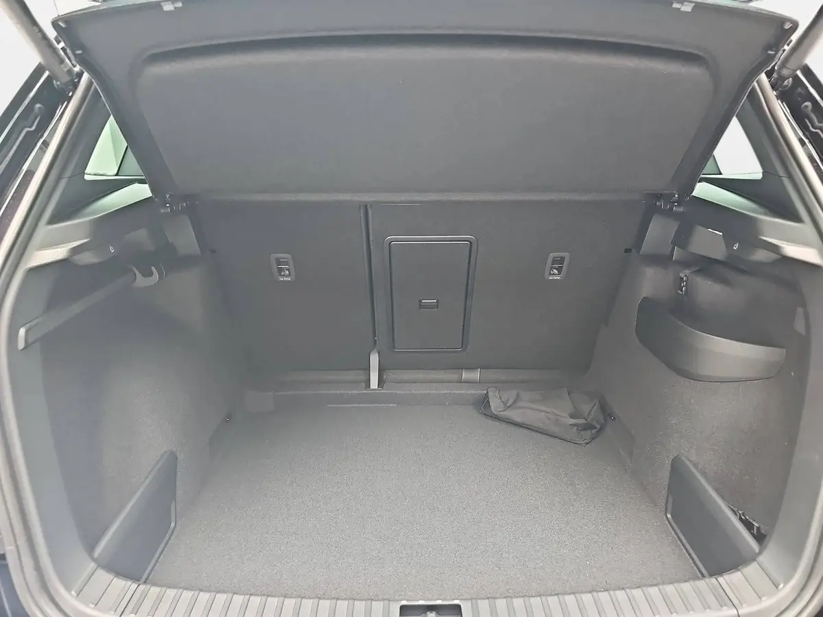 SKODA KAROQ 2.0 TSI DSG SPORTLINE 4X4 AHK PANO