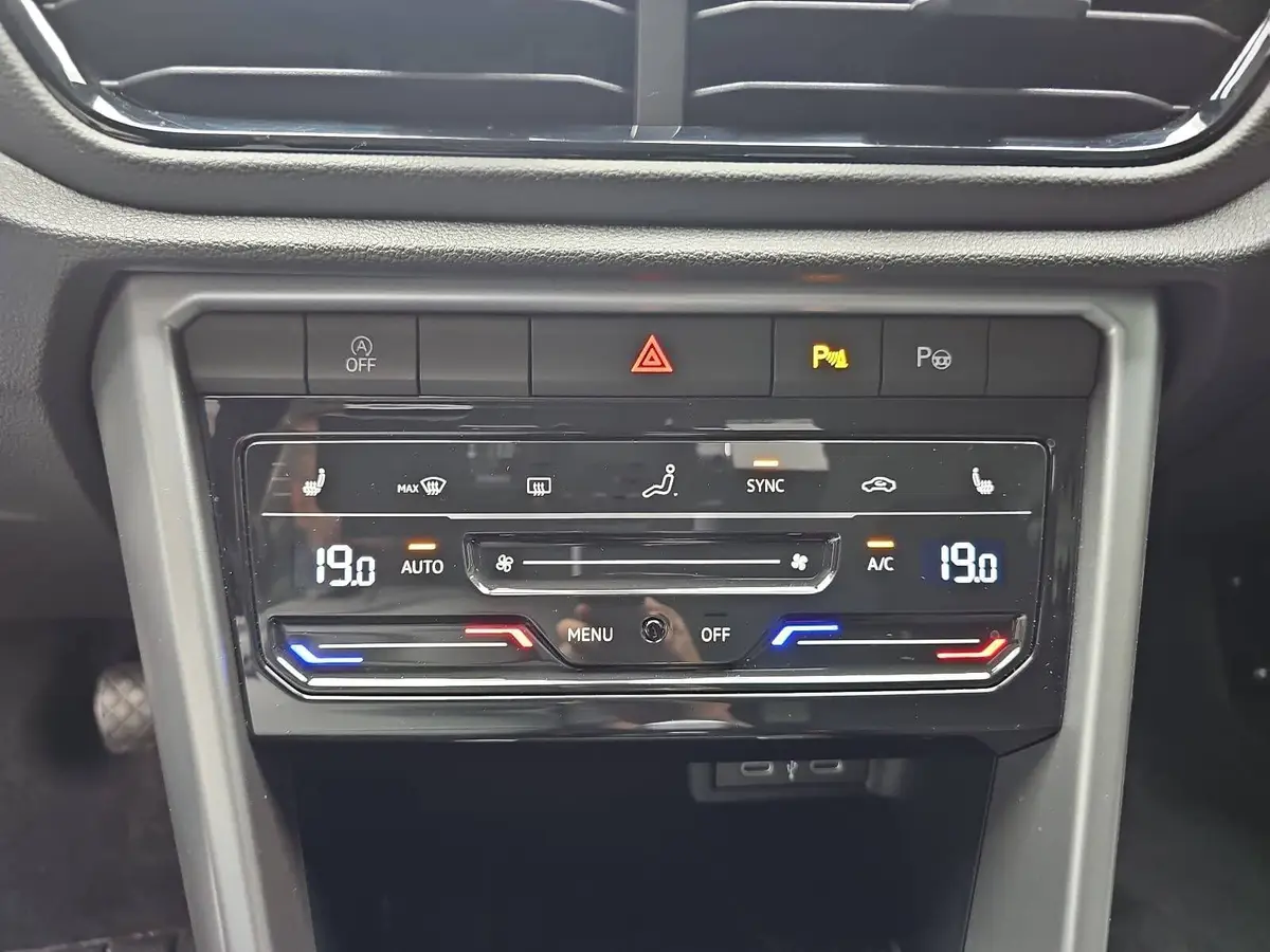 VW T-ROC 1.0 TSI LIFE NAVI LED ACC KAMERA LM17