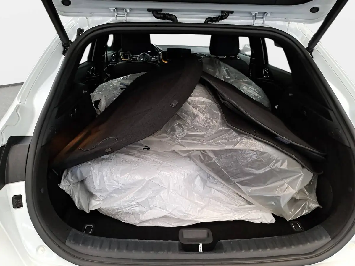 KIA XCEED 1.6 CRDI DCT LAUNCH ACC WINTER P-ASSIST